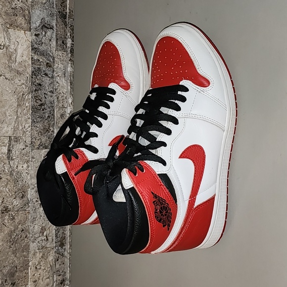Nike Air Jordan 1 Red and White High-Top Sneakers - Picture 2 of 12